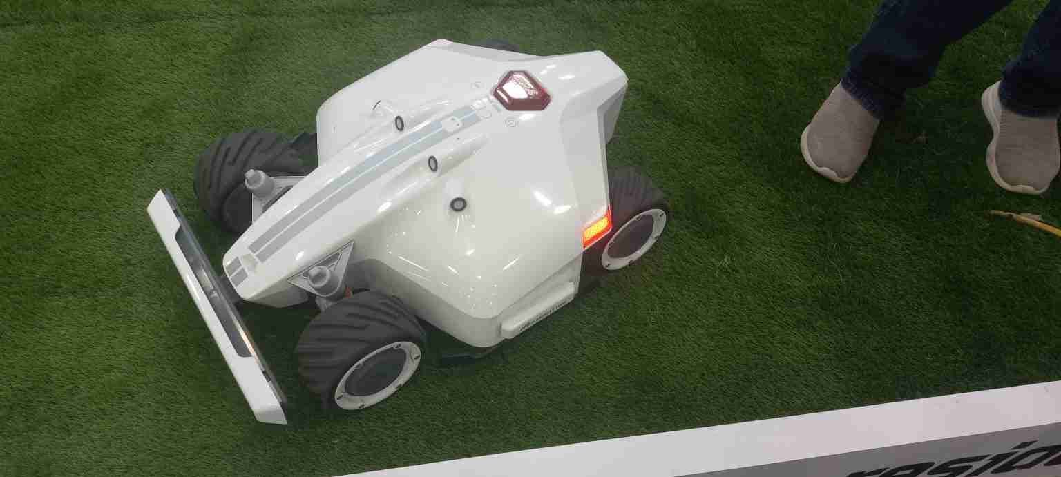 luba-robot-mower-review-mowingmagic