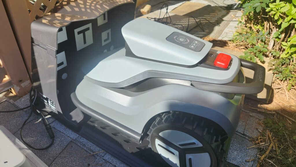 v1000 robot in charging dock