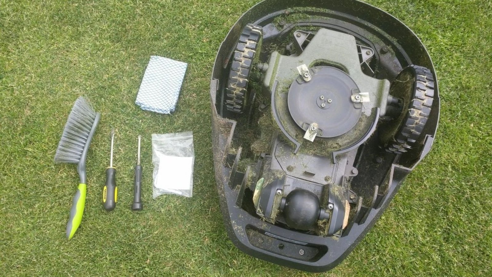 Robot Mower Battery Maintenance Made Simple A Homeowner's Guide